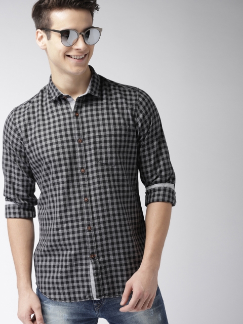 

Mast & Harbour Men Black & Grey Regular Fit Checked Casual Shirt