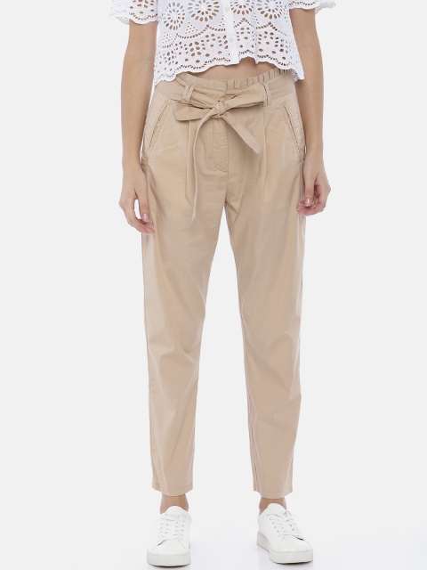

Elle Women Beige Regular Fit Solid Cropped Cigarette Trousers