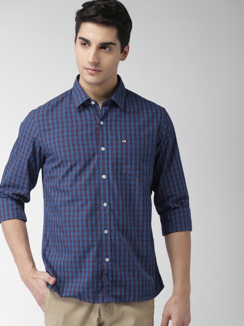 

Arrow Sport Men Blue & Pink Slim Fit Checked Casual Shirt