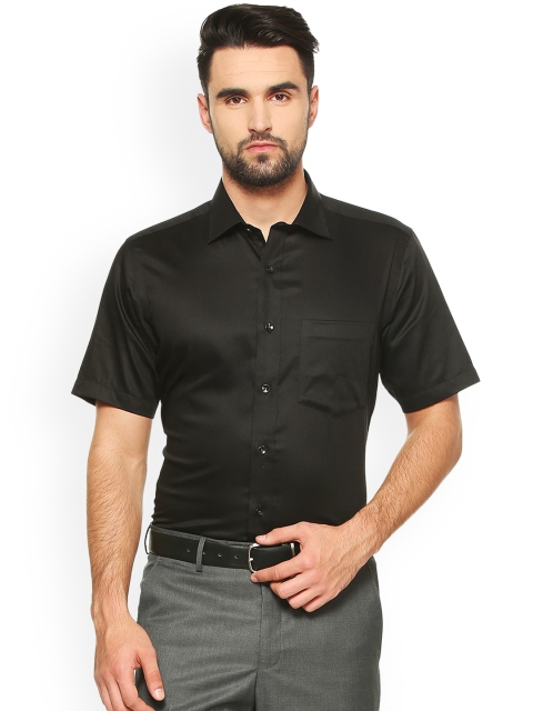 

Van Heusen Men Black Regular Fit Solid Formal Shirt