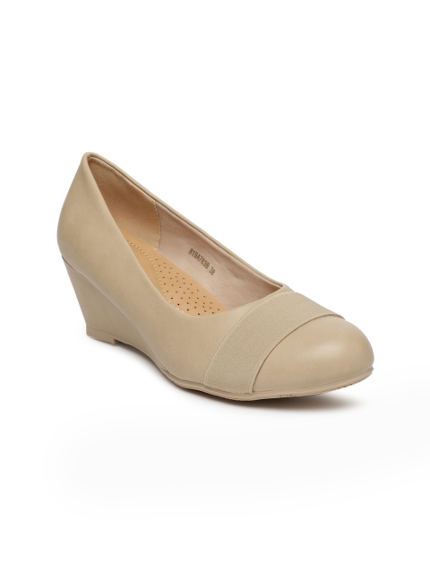 

Tresmode Women Beige Solid Pumps