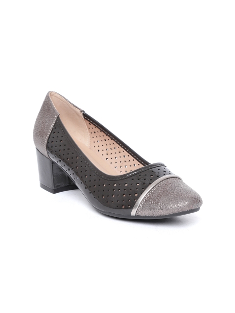 

Tresmode Women Black Colourblocked Pumps