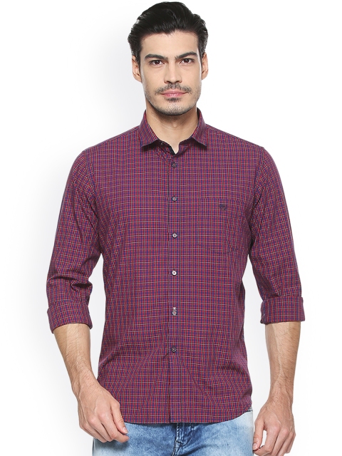 

Van Heusen Sport Men Red & Navy Blue Slim Fit Checked Casual Shirt