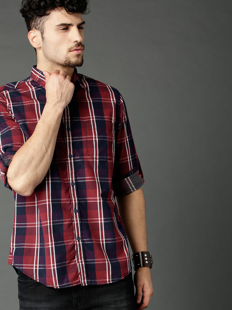 

Roadster Men Maroon & Navy Blue Regular Fit Checked Casual Shirt