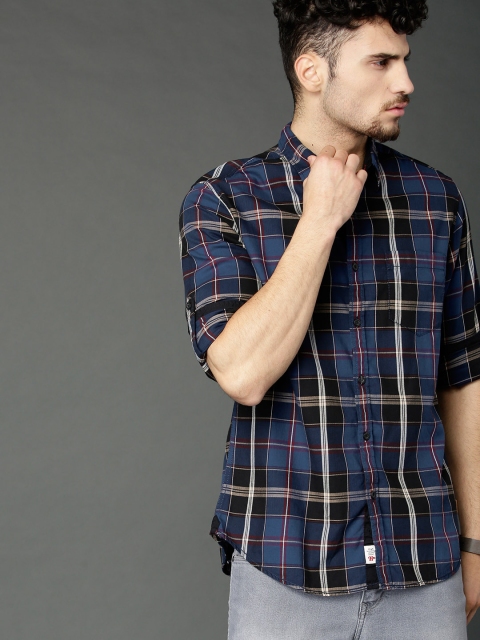 

Roadster Men Navy Blue & Black Regular Fit Checked Casual Shirt