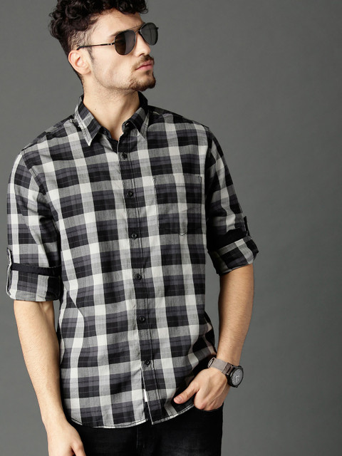 

Roadster Men Black & Grey Regular Fit Checked Casual Shirt
