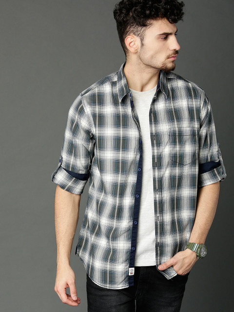 

Roadster Men Olive Green & White Regular Fit Checked Casual Shirt