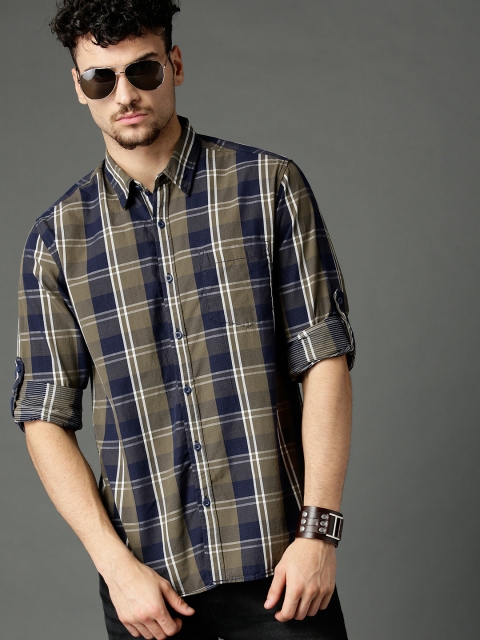 

Roadster Men Olive Green & Navy Blue Regular Fit Checked Casual Shirt