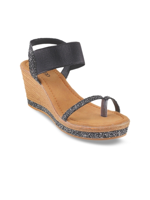

Metro Women Black Solid Sandals