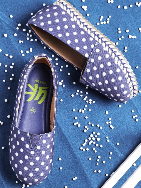 

YK Girls Blue & White Printed Slip-On Sneakers