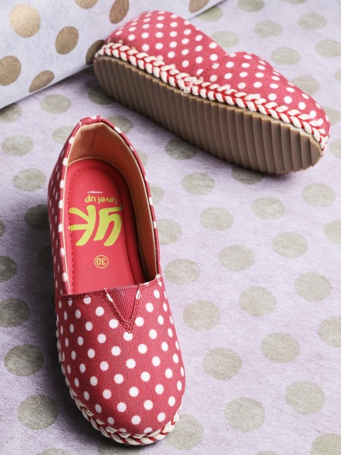 

YK Girls Red & Off-White Printed Slip-On Sneakers