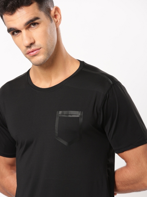 

ether Men Black Solid Round Neck T-shirt