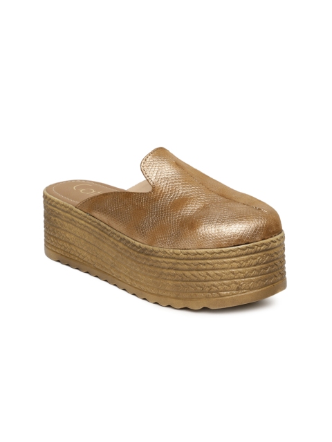 

Catwalk Women Brown Textured Mules