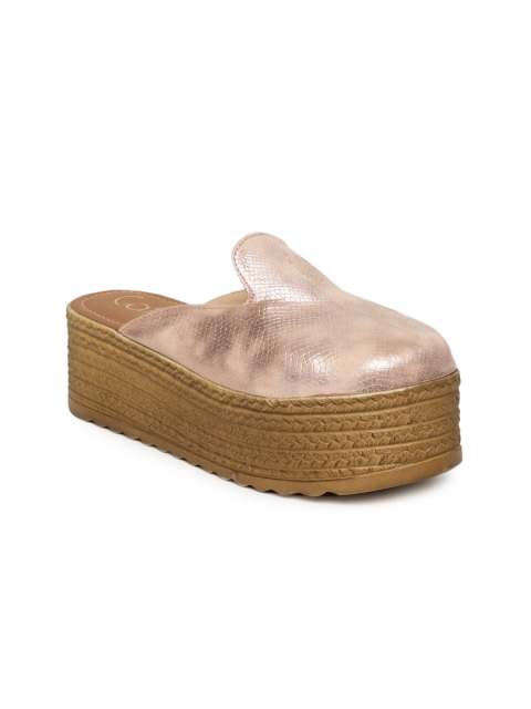 

Catwalk Women Pink Textured Mules