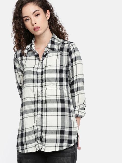 

AMERICAN EAGLE OUTFITTERS Women Off-White & Black Regular Checked Longline Casual Shirt