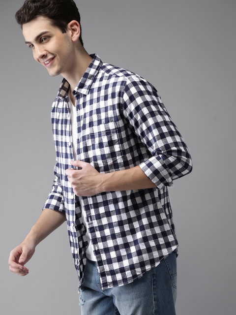 

HERE&NOW Men White & Blue Regular Fit Checked Casual Shirt