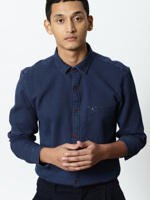 

Mr Bowerbird Men Indigo Waffle Washed Tailored Fit Solid Casual Shirt, Navy blue