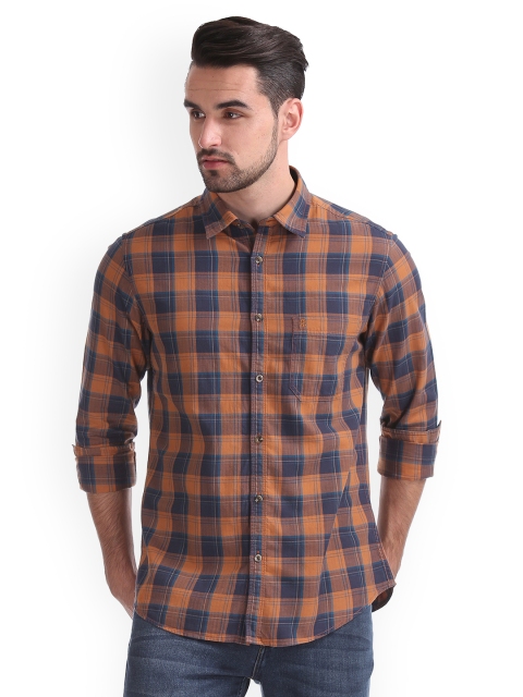 

IZOD Men Brown & Blue Slim Fit Checked Casual Shirt