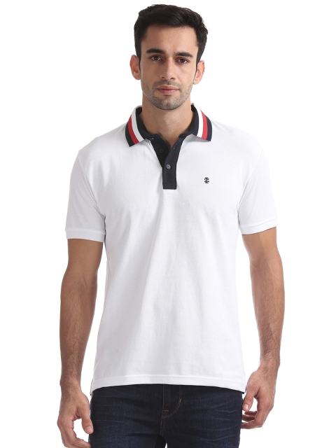 

IZOD Men White Solid Polo Collar T-shirt