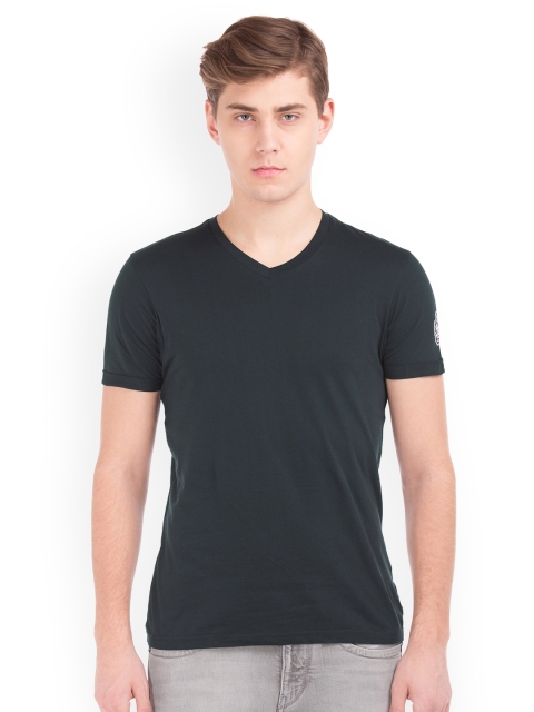 

Flying Machine Men Navy Blue Solid V-Neck T-shirt