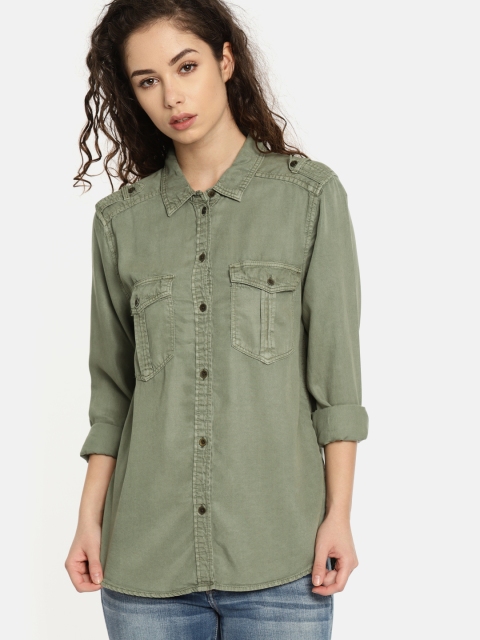 

AMERICAN EAGLE OUTFITTERS Women Olive Green Regular Fit Solid Casual Shirt