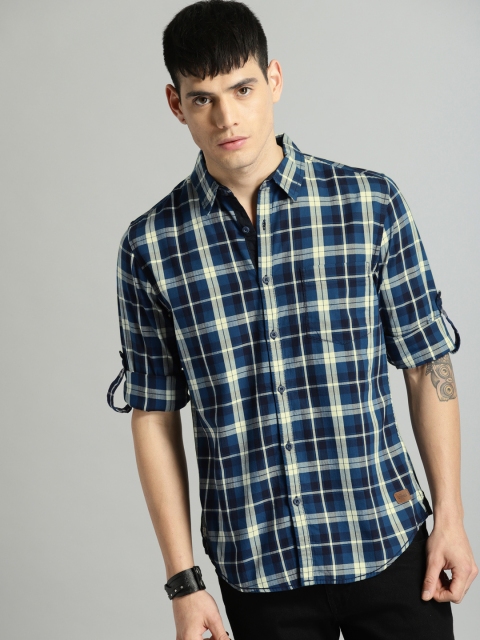 

Roadster Men Blue & Off-White Regular Fit Checked Casual Shirt