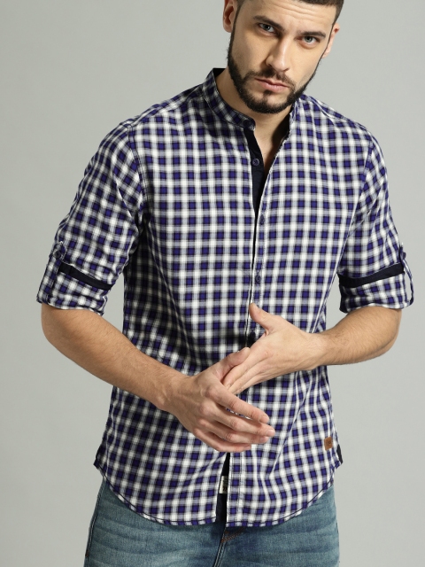 

Roadster Men Blue & White Regular Fit Checked Casual Shirt