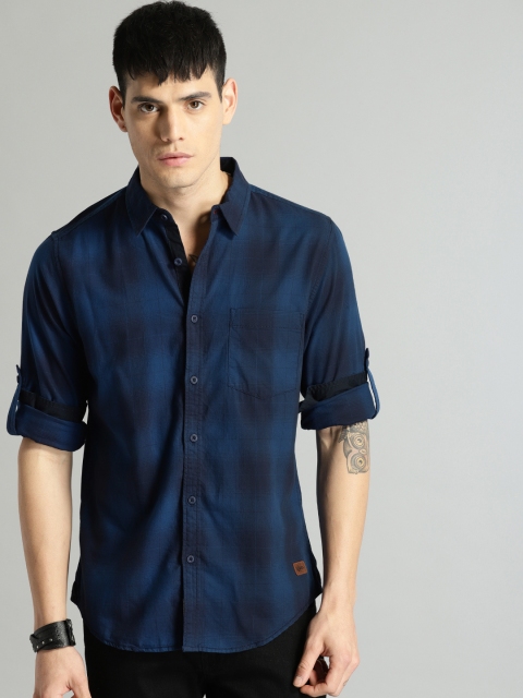 

Roadster Men Blue Regular Fit Checked Casual Shirt