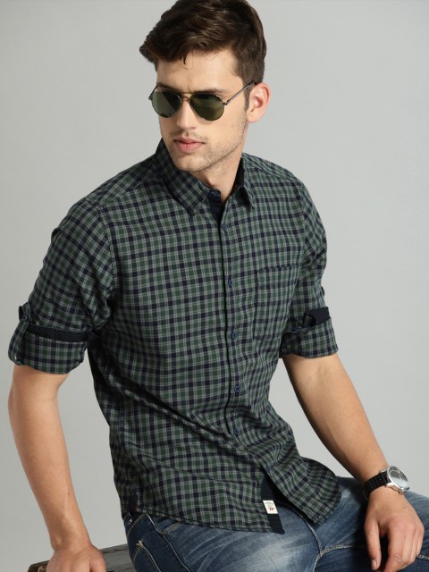 

Roadster Men Navy Blue & Green Regular Fit Checked Casual Shirt