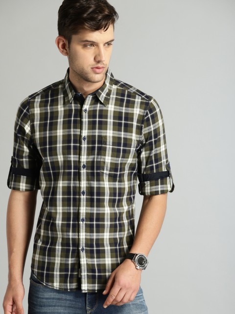 

Roadster Men Olive Green & Navy Blue Regular Fit Checked Casual Shirt