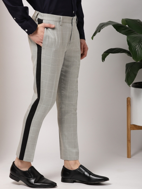 

INVICTUS Men Grey Slim Fit Checked Formal Trousers