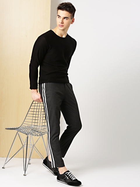 

INVICTUS Men Charcoal Slim Fit Self Design Smart Casual Trousers