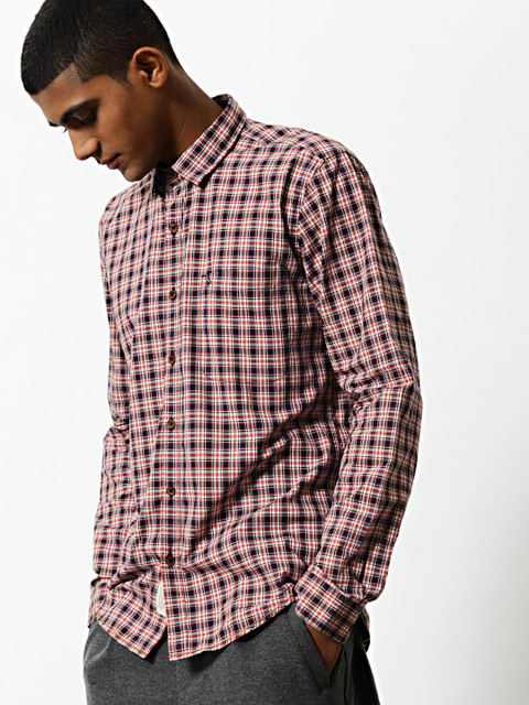 

Mr Bowerbird Men Red & Navy Blue Tailored Fit Checked Casual Shirt