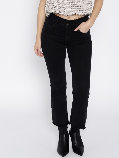 

MANGO Women Black Trumpet Regular Fit Mid-Rise Clean Look Stretchable Cropped Jeans