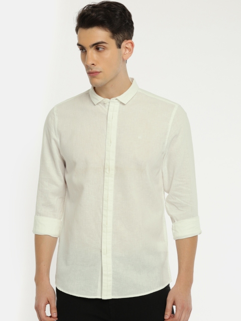 

Calvin Klein Jeans Men White Slim Fit Solid Casual Shirt