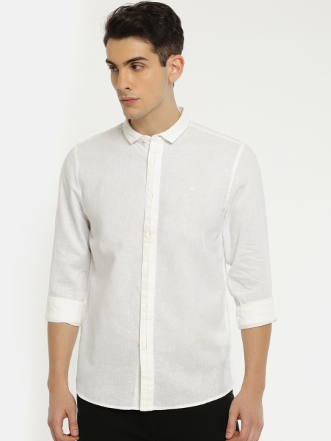 

Calvin Klein Jeans Men White Slim Fit Solid Casual Shirt