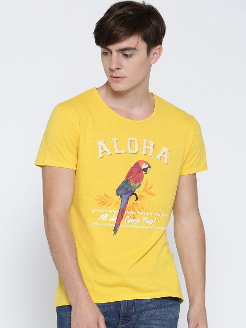 

United Colors of Benetton Men Yellow Printed T-shirt
