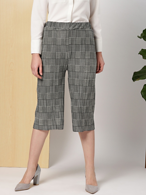 

her by invictus Women Black & White Regular Fit Self Checked Culottes