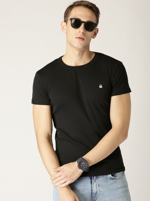 

United Colors of Benetton Men Black Solid Round Neck T-shirt