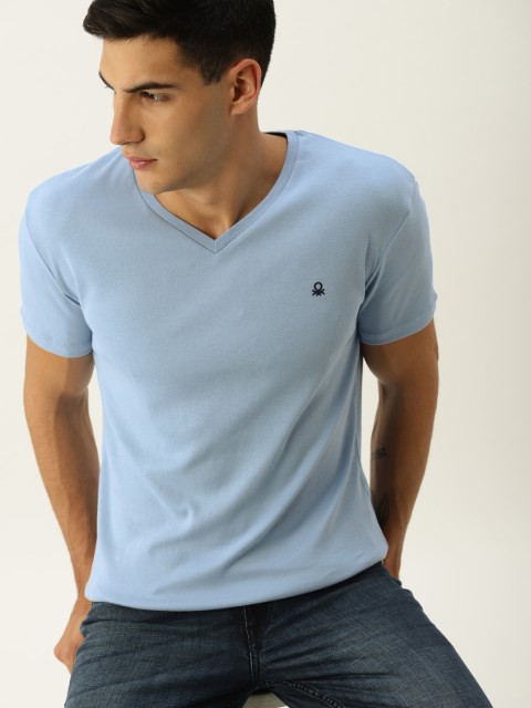 

United Colors of Benetton Men Blue Solid V-Neck T-shirt