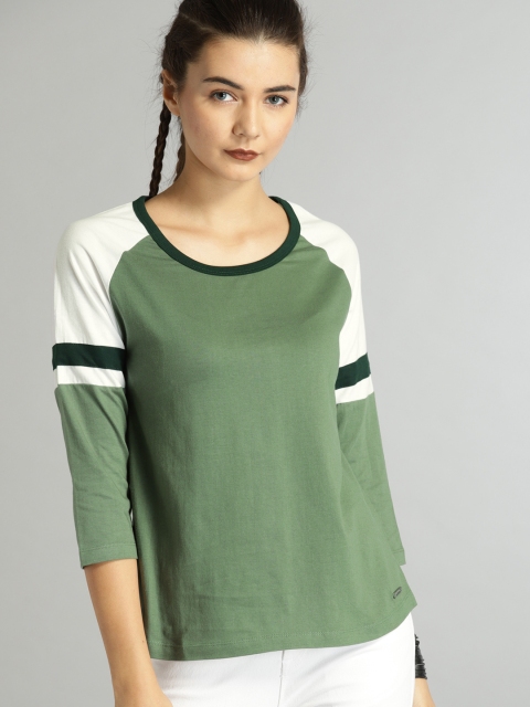 

Roadster Women Green Solid Round Neck T-shirt