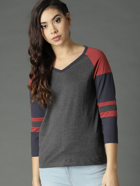 

Roadster Women Charcoal Grey & Red Solid V-Neck T-shirt