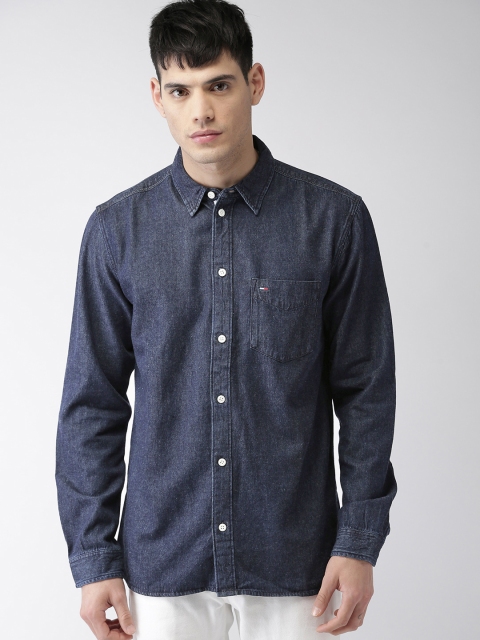 

Tommy Hilfiger Men Navy Blue Relaxed Regular Fit Chambray Casual Shirt