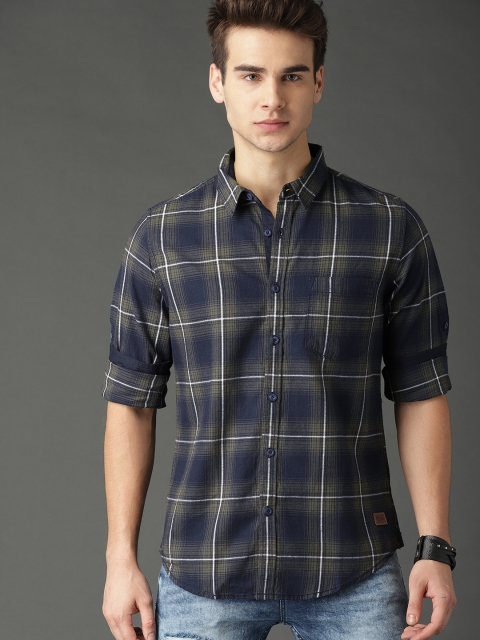 

Roadster Men Olive Green & Navy Blue Regular Fit Checked Casual Shirt