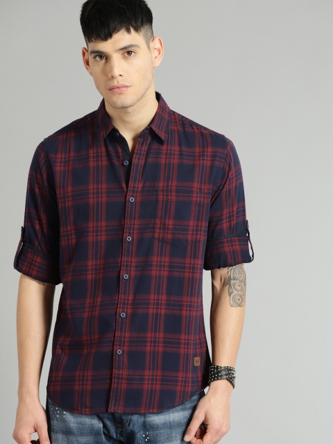 

Roadster Men Blue & Red Regular Fit Checked Casual Shirt