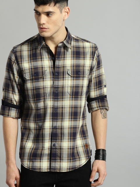 

Roadster Men Navy Blue & Off-White Regular Fit Checked Casual Shirt