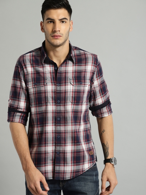

Roadster Men Navy Blue & Red Regular Fit Checked Casual Shirt