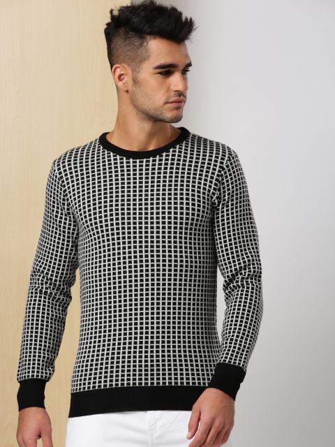 

INVICTUS Men Black & Off-White Checked Pullover
