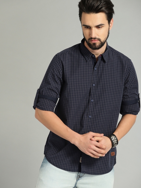 

Roadster Men Grey & Navy Blue Regular Fit Checked Casual Shirt