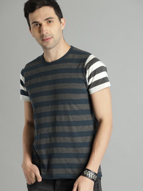 

Roadster Men Grey Striped Round Neck T-shirt